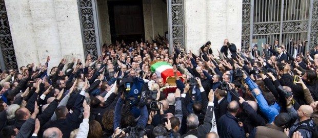L’ultimo saluto a Rauti si trasforma nel funerale politico di Fini