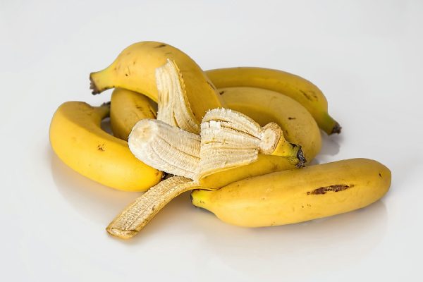 Banane sempre gialle per giorni? Gli esperti consigliano il metodo facile che salva ogni grappolo