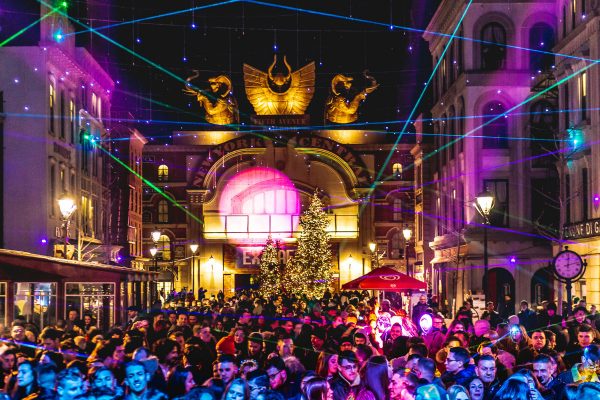 A Natale i parchi divertimento italiani si tingono di magia: eventi, luci e atmosfere uniche nel 2025