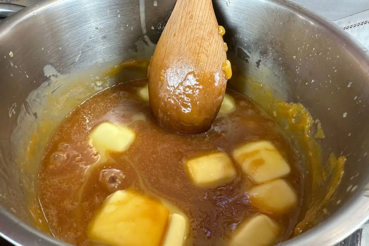 Nessuno resiste al caramello salato: la ricetta facilissima e i modi più golosi per usarlo ovunque