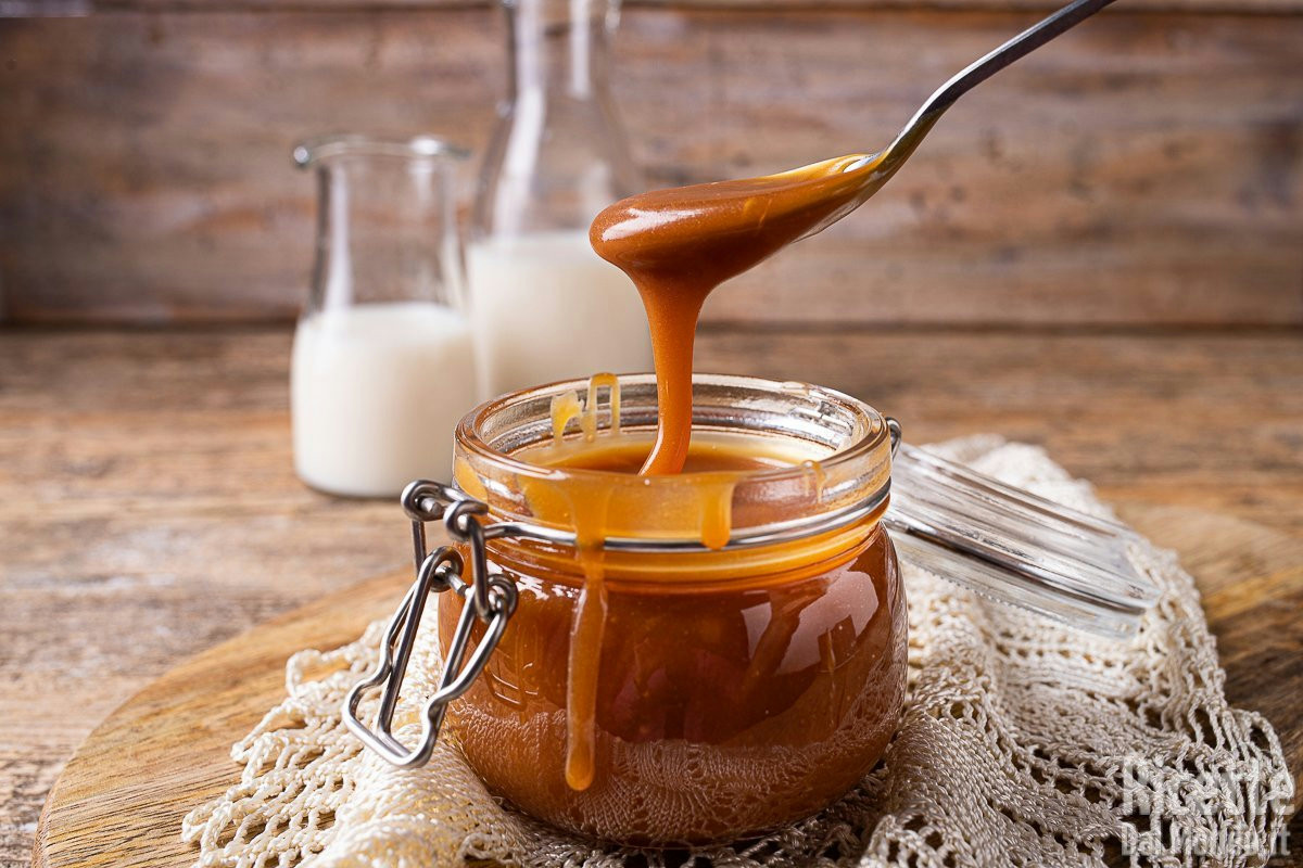 Nessuno resiste al caramello salato: la ricetta facilissima e i modi più golosi per usarlo ovunque