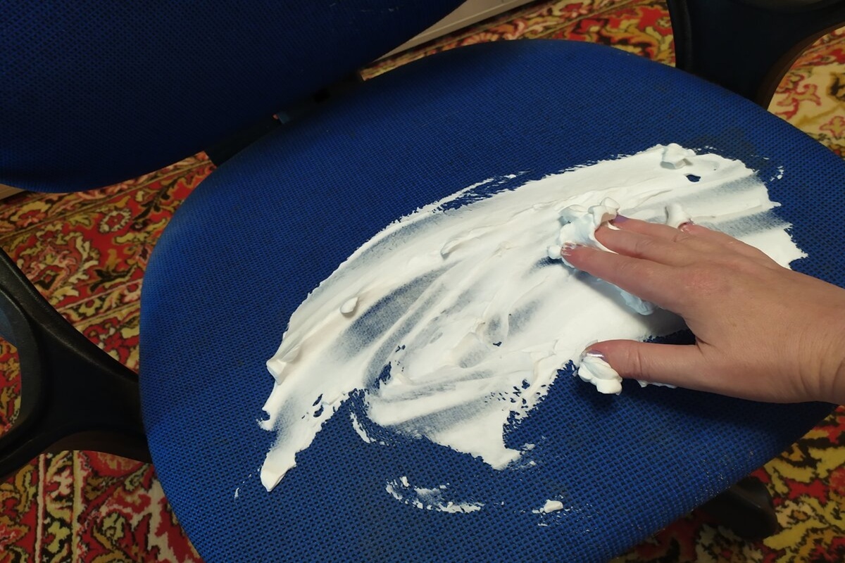 Con la schiuma da barba elimini macchie impossibili: 7 idee geniali per una casa lucidissima